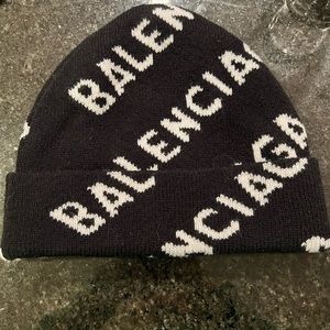 BALENCIAGA knitted logo beanie